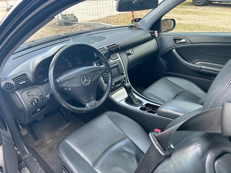 Gebraucht Mercedes C180 143 PS (105 kW) 2004 Schwarz Coupé