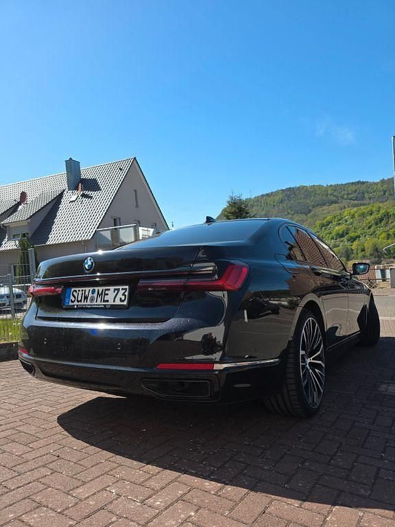 Second-hand BMW 740 Performance 340 CP (250 kW) 2021 Negru Berlinǎ