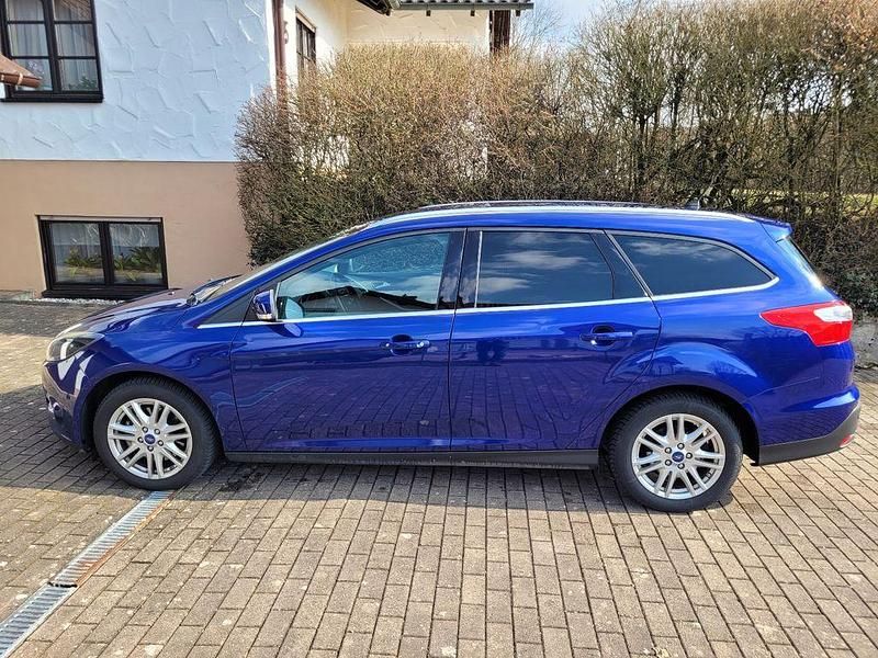 Gebraucht Ford Focus SYNC Edition 140 PS (102 kW) 2014 Blau Limousine