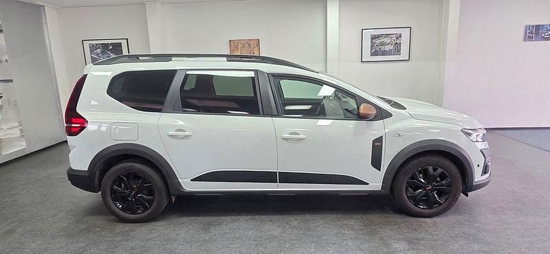 Weiß Gebraucht 2024 Dacia Jogger Extreme Van / Kleinbus | 16.990 € (Guter Preis) - Bild 1/4