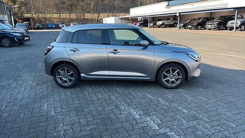 Neu Suzuki Swift Comfort 83 PS (61 kW) 2025 Silber Limousine