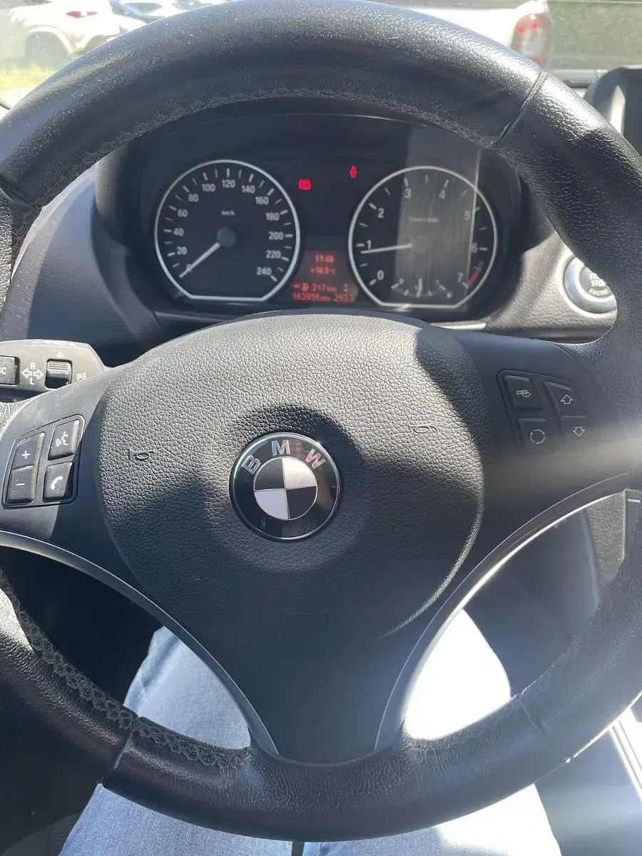 Gebraucht BMW 116 122 PS (89 kW) 2011 Schwarz Kleinwagen
