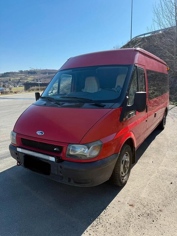 Second-hand Ford Transit 86 CP (63 kW) 2006 Roșu Monovolum