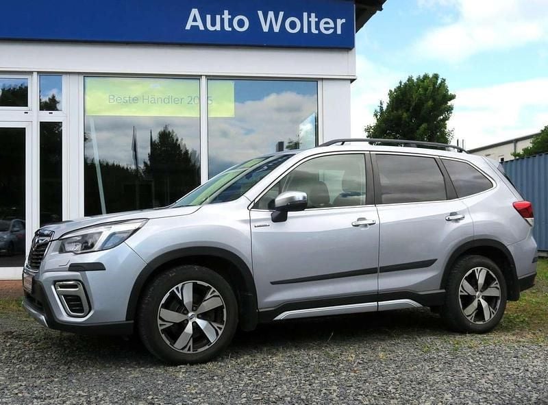 Ice silver (m) Gebraucht 2020 Subaru Forester Platinum SUV | 31.390 € (Teuer) - Bild 1/4