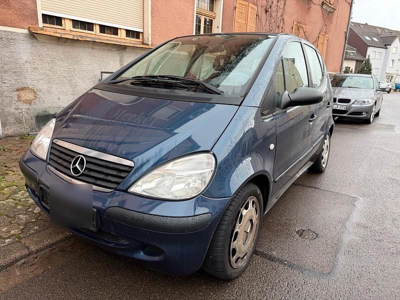 Blau Gebraucht 2002 Mercedes 170 Kleinwagen | 590 € - Bild 1/4