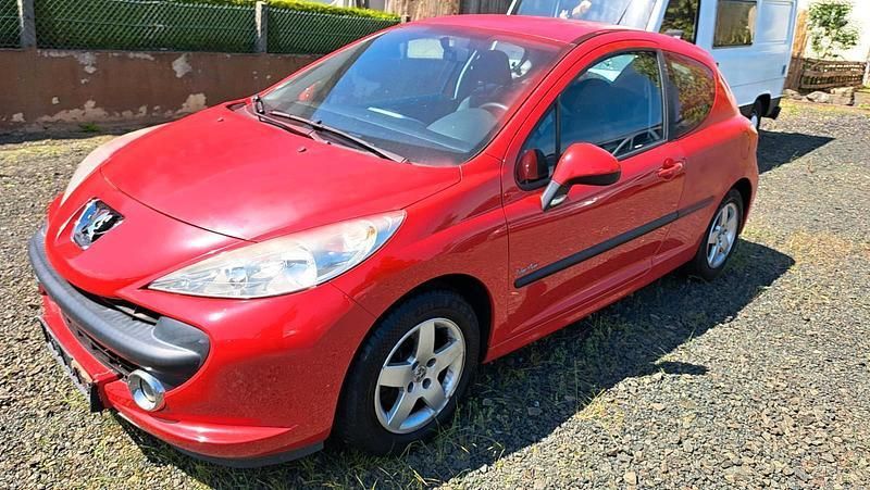 Rot Gebraucht 2008 Peugeot 207 Limousine | 400 € (Superpreis) - Bild 1/4