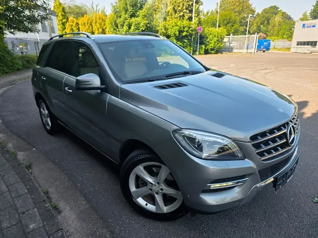 Gebraucht Mercedes ML350 258 PS (189 kW) 2012 Silber SUV