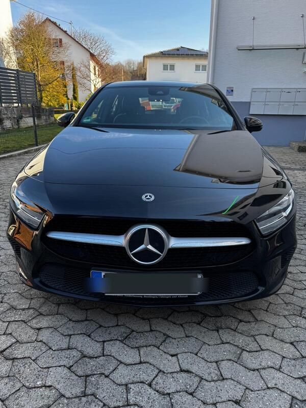 Schwarz Gebraucht 2018 Mercedes A200 Limousine | 19.500 € (Fairer Preis) - Bild 1/4