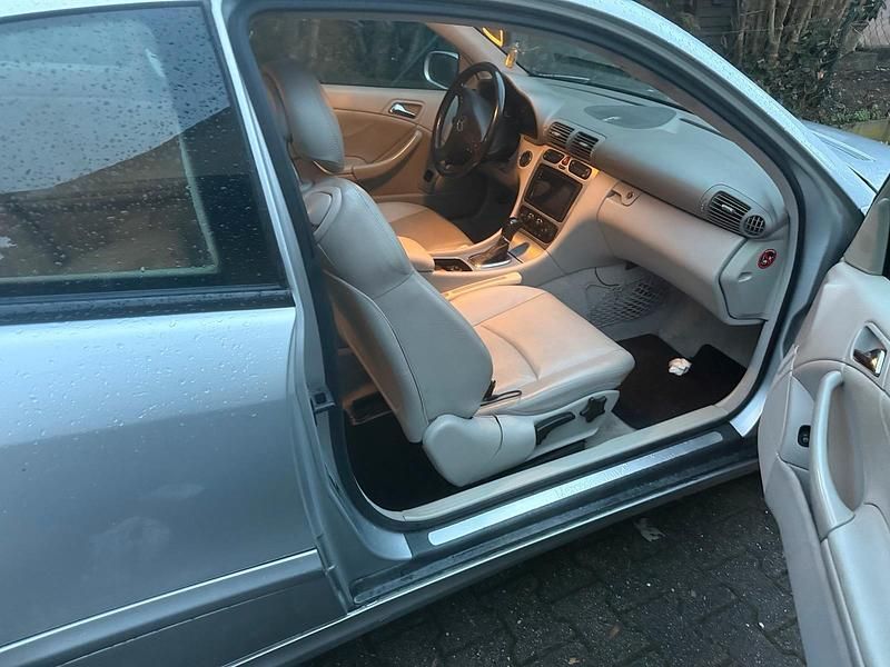 Silber Gebraucht 2001 Mercedes C180 Coupé | 1.500 € (Guter Preis) - Bild 1/4