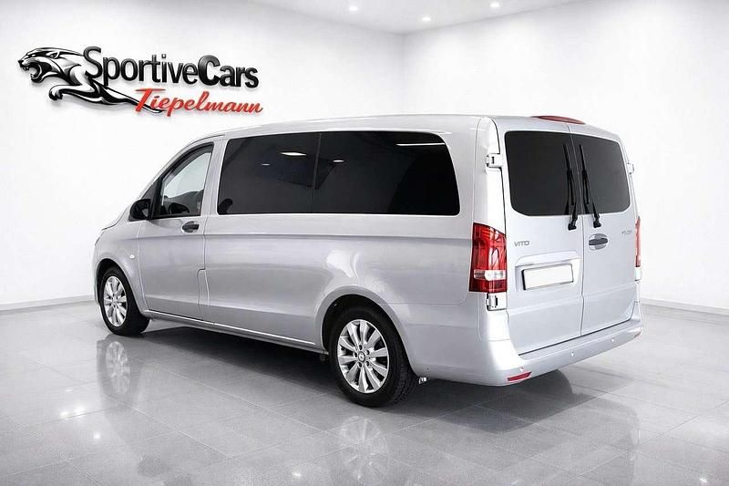 Gebraucht Mercedes Vito 163 PS (119 kW) 2017 Brillant silber met Van