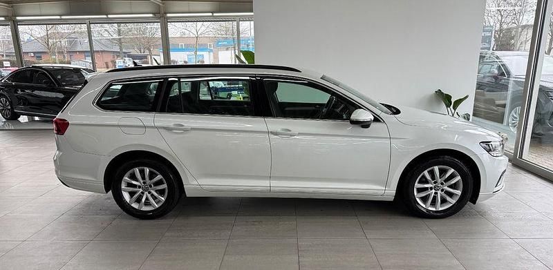 Gebraucht VW Passat Business 150 PS (110 kW) 2022 Weiß Kombi