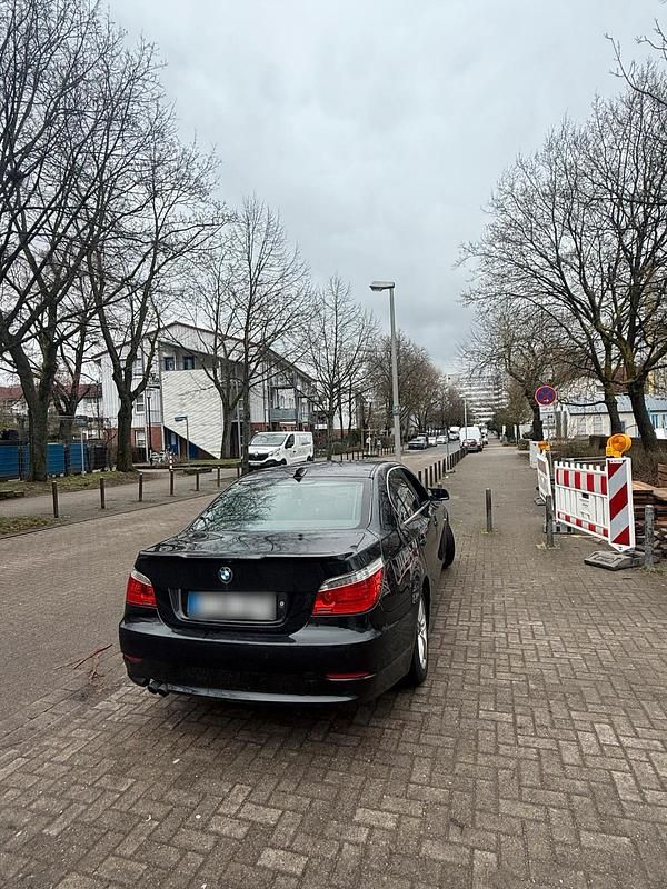 Gebraucht BMW 525 197 PS (144 kW) 2008 Schwarz Limousine