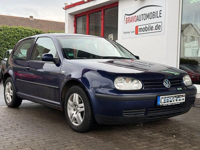 Blau Gebraucht 2002 VW Golf Limousine | 1.499 € (Fairer Preis) - Bild 1/4