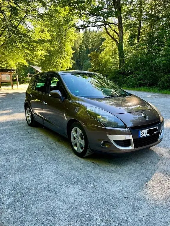 Gebraucht Renault Scénic Dynamique 131 PS (96 kW) 2010 Van / Kleinbus