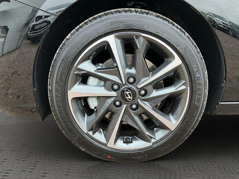 Neu Hyundai i30 Advantage 140 PS (102 kW) 2025 Schwarz Limousine