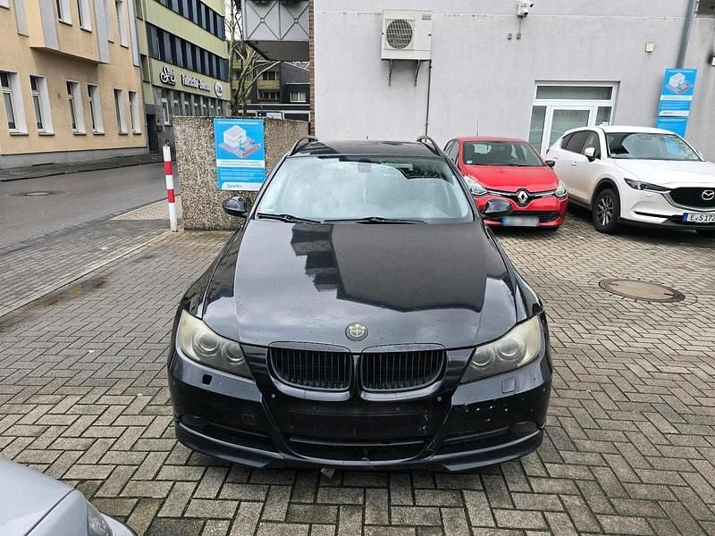 Gebraucht BMW 325 197 PS (144 kW) 2007 Schwarz Kombi