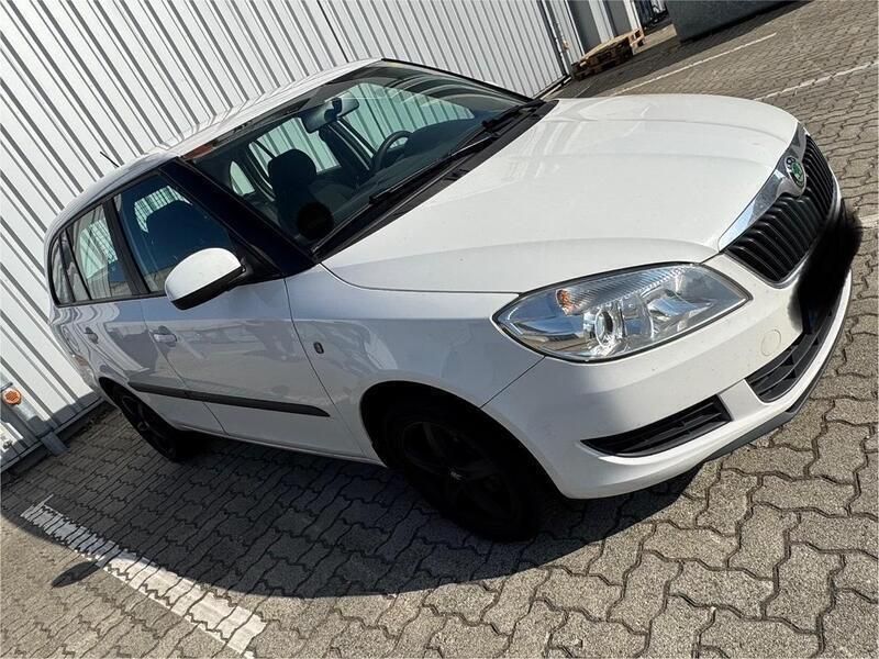 Weiß Gebraucht 2012 Skoda Fabia Kombi | 3.650 € (Etwas zu teuer) - Bild 1/4