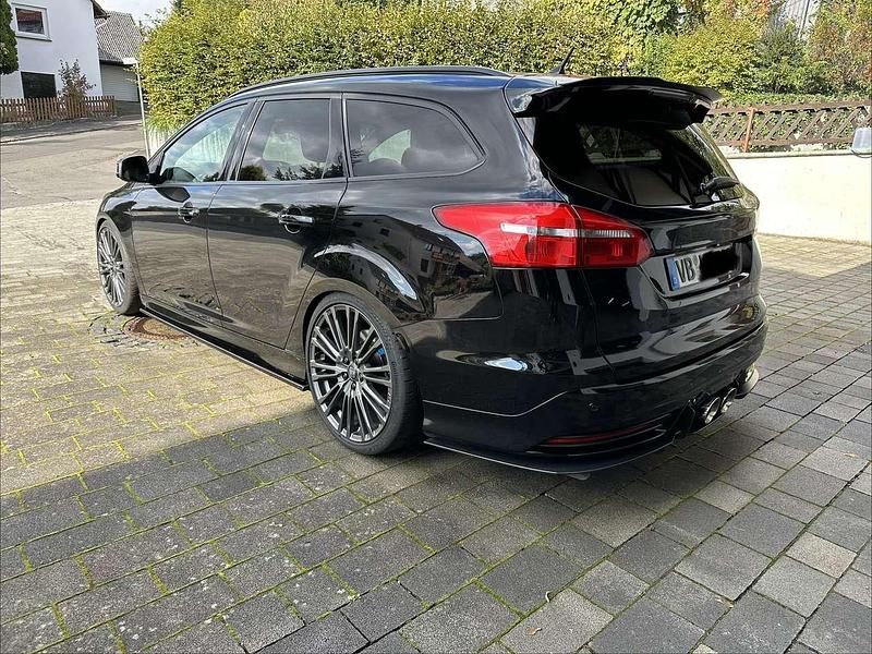 Gebraucht Ford Focus Sport 290 PS (213 kW) 2015 Schwarz Kombi