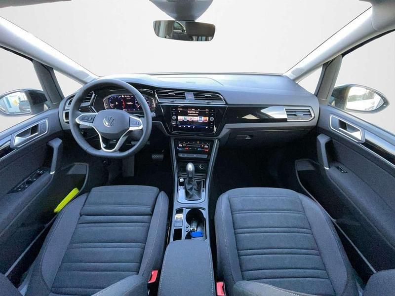 Gebraucht VW Touran Highline 150 PS (110 kW) 2024 Andere farbe Van / Kleinbus
