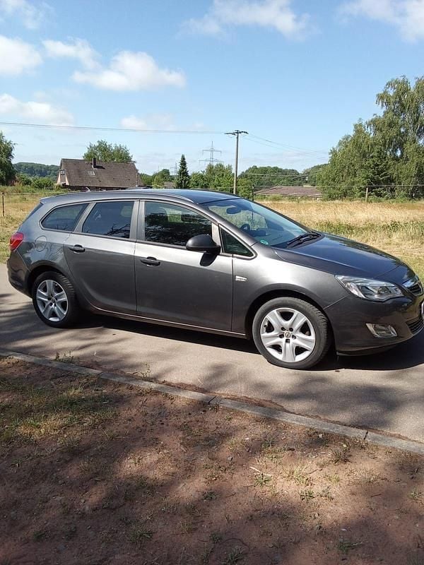 Grau Gebraucht 2011 Opel Astra Kombi | 1.750 € (Guter Preis) - Bild 1/4