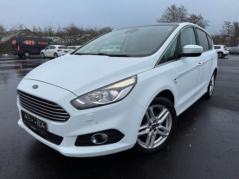 Gebraucht Ford S-MAX Titanium 179 PS (131 kW) 2016 Weiß Van / Kleinbus