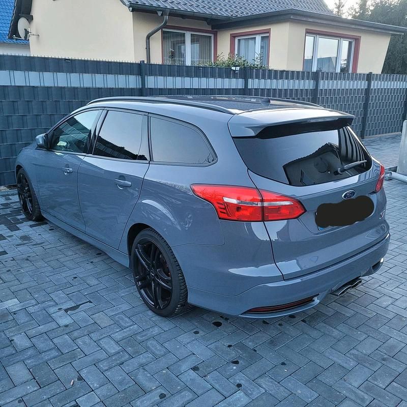 Gebraucht Ford Focus ST 185 PS (136 kW) 2016 Grau Kombi