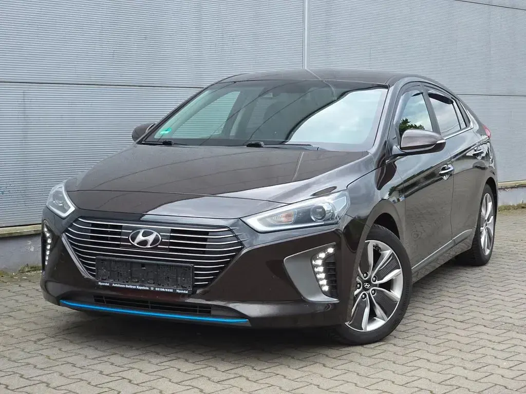Gebraucht Hyundai Ioniq 105 PS (77 kW) 2019 Demitasse brown Kleinwagen