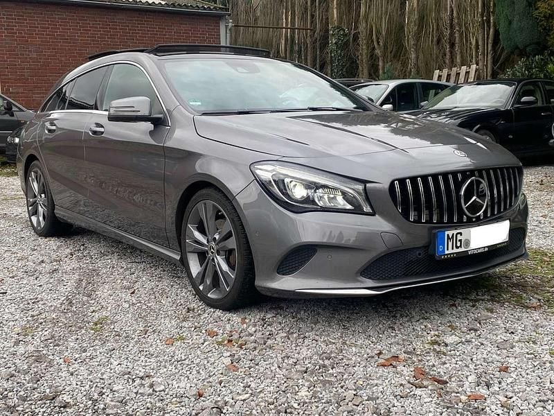 Gebraucht Mercedes CLA220 177 PS (130 kW) 2017 Mountaingrau  met. Limousine