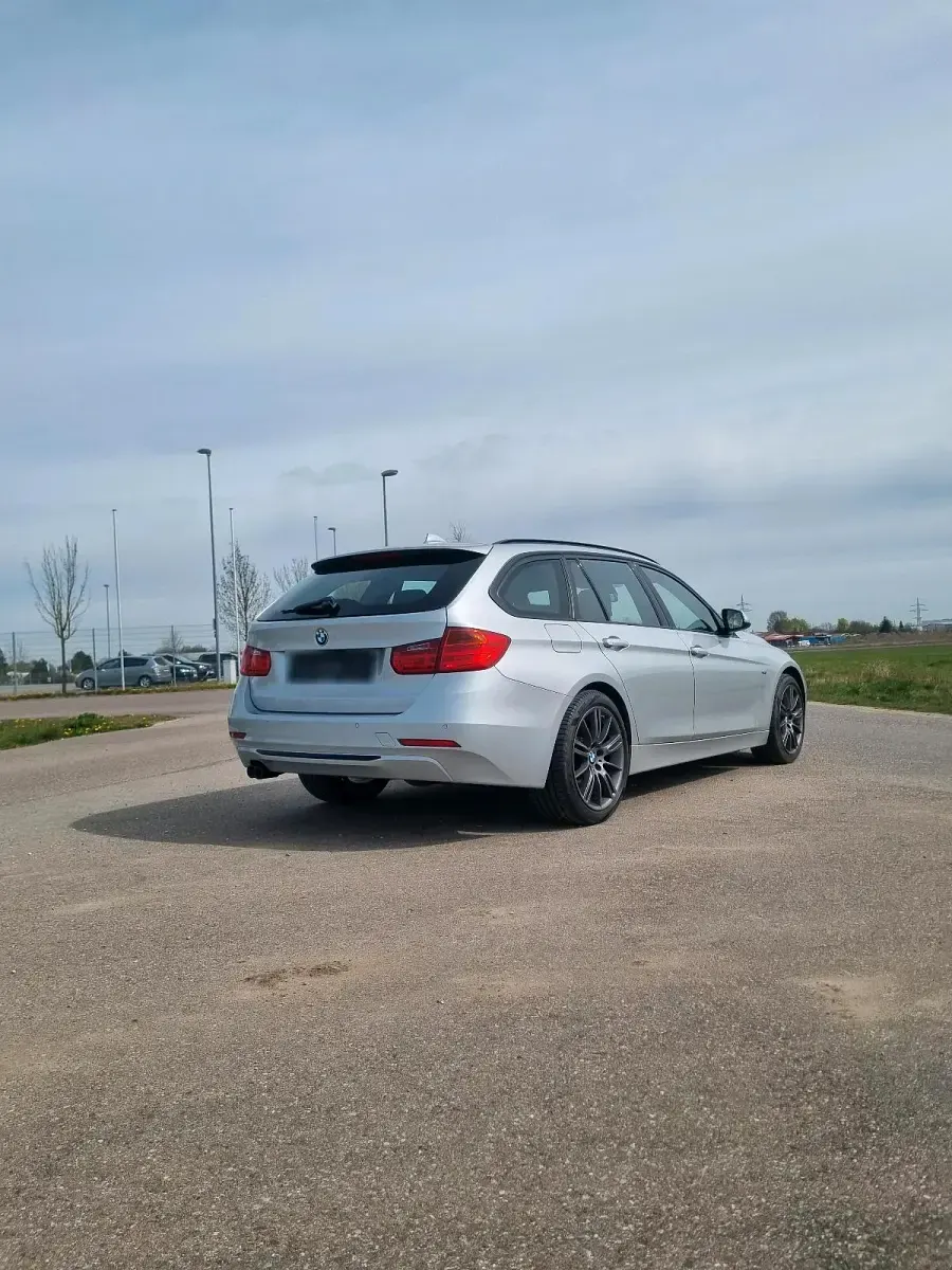 Gebraucht BMW 330 Comfort Edition 258 PS (189 kW) 2014 Silber Kombi