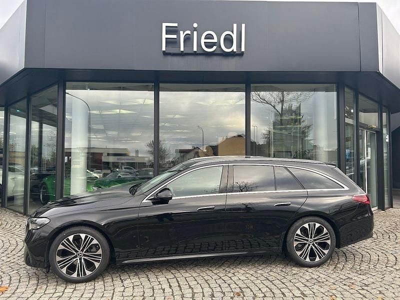 Schwarz Gebraucht 2024 Mercedes E220 Avantgarde Limousine | 43.750 € (Superpreis) - Bild 1/4