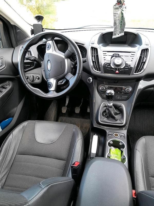 Gebraucht Ford Kuga 150 PS (110 kW) 2015 Schwarz SUV