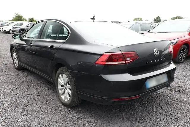 Gebraucht VW Passat Business 120 PS (88 kW) 2020 Mangangrau metallic mangangrau metallic Limousine