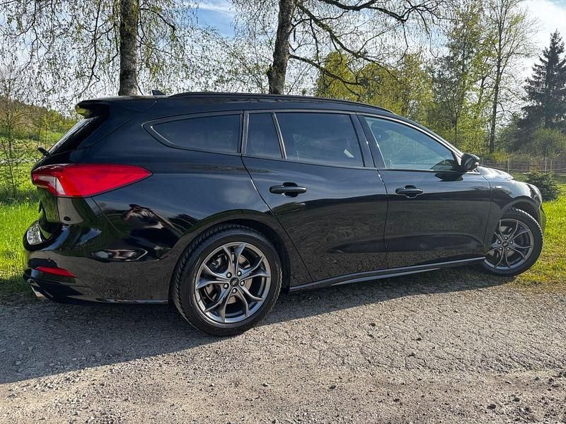 Gebraucht Ford Focus ST-Line 125 PS (91 kW) 2022 Schwarz Kombi