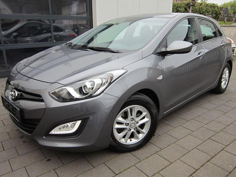 Gebraucht Hyundai i30 Edition 99 PS (72 kW) 2014 Grau Limousine