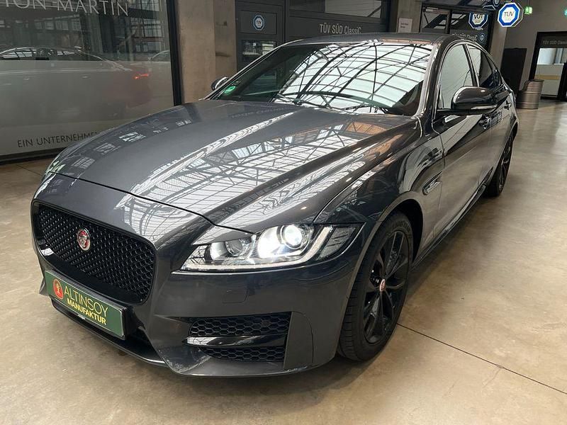 Grau Gebraucht 2019 Jaguar XF R-Sport Limousine | 22.900 € (Superpreis) - Bild 1/4