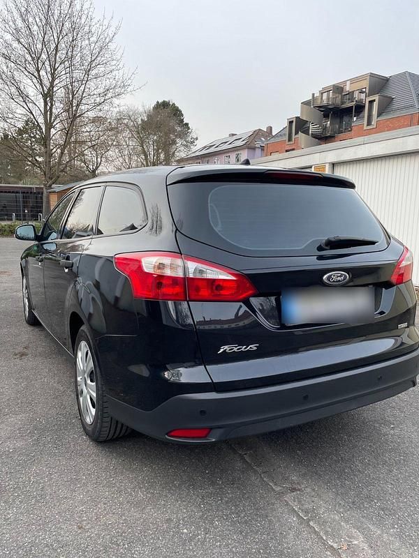 Gebraucht Ford Focus Ambiente 101 PS (74 kW) 2014 Schwarz Kombi