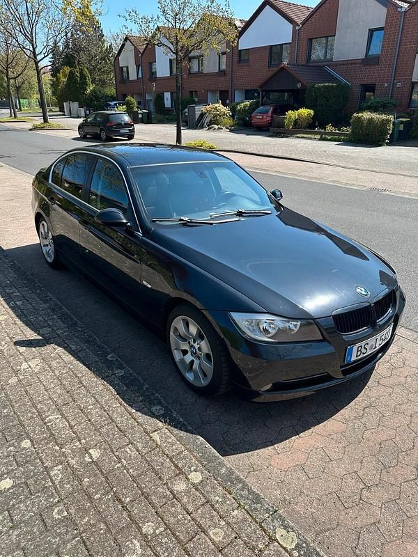 Używany BMW 330 258 KM (189 kW) 2005 Czarny Sedan/Limuzyna