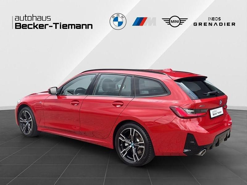 Gebraucht BMW 330e M Sport 184 PS (135 kW) 2024 Rot Kombi