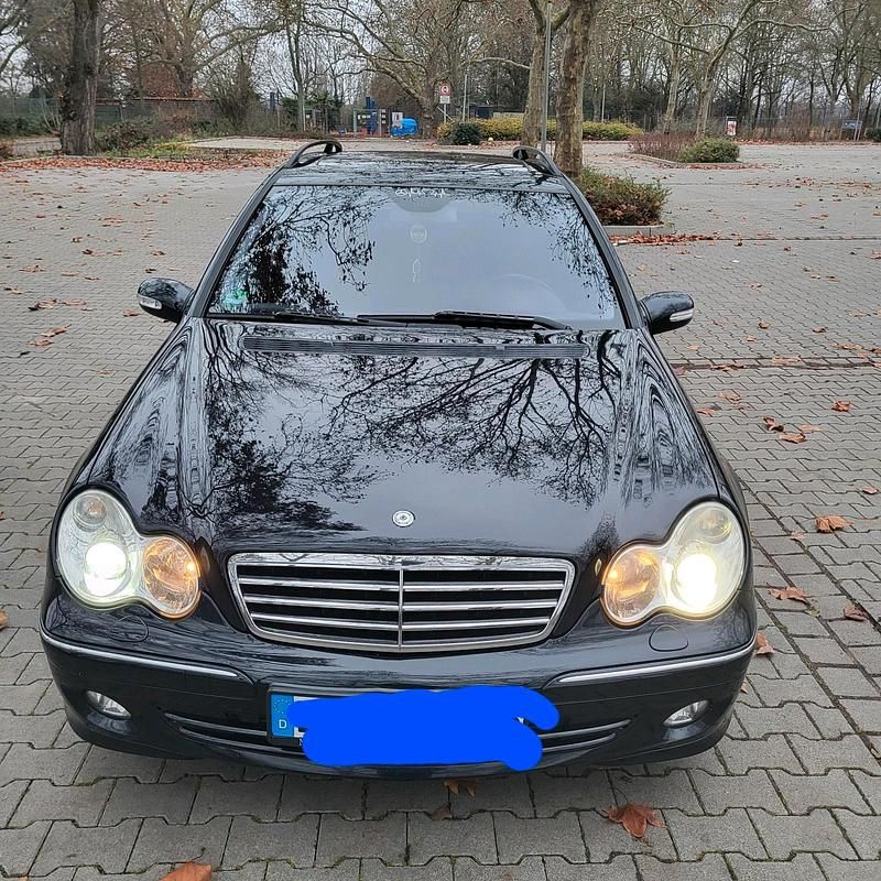 Andere farben Gebraucht 2006 Mercedes 220 Avantgarde Kombi | 4.000 € - Bild 1/4