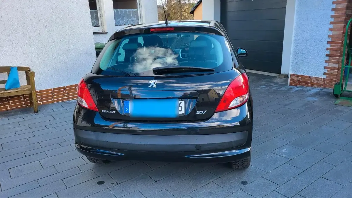 Gebraucht Peugeot 207 95 PS (69 kW) 2011 Schwarz Kleinwagen