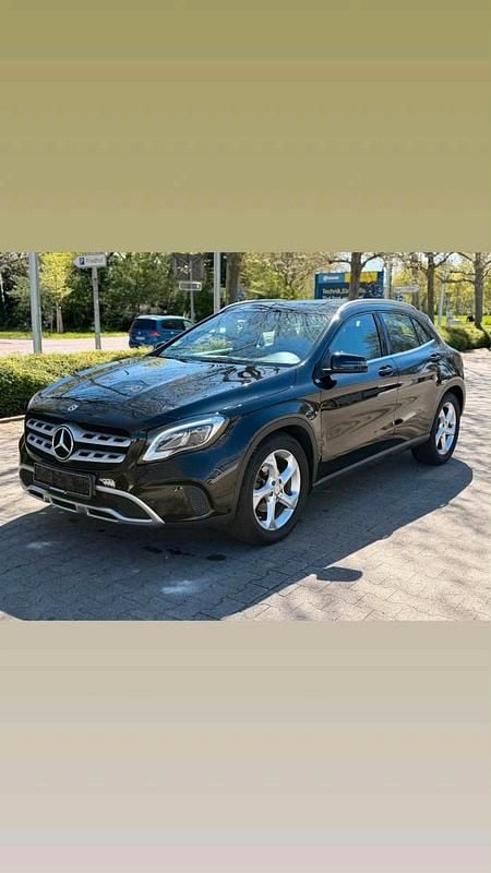 Gebraucht Mercedes GLA180 109 PS (80 kW) 2017 Schwarz SUV