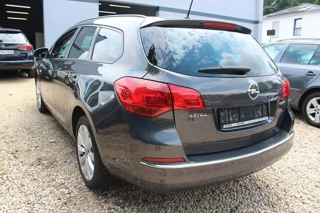 Gebraucht Opel Astra Active 140 PS (102 kW) 2013 Grau Kombi
