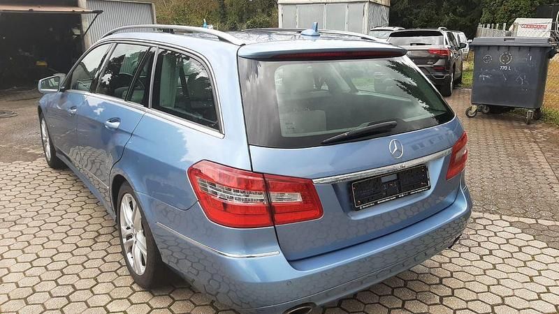 Gebraucht Mercedes E350 272 PS (200 kW) 2010 Blau Limousine