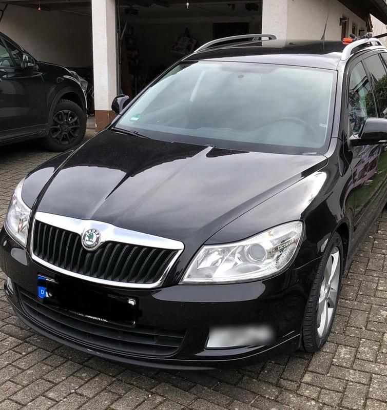Schwarz Gebraucht 2010 Skoda Octavia Kombi | 3.800 € (Guter Preis) - Bild 1/2