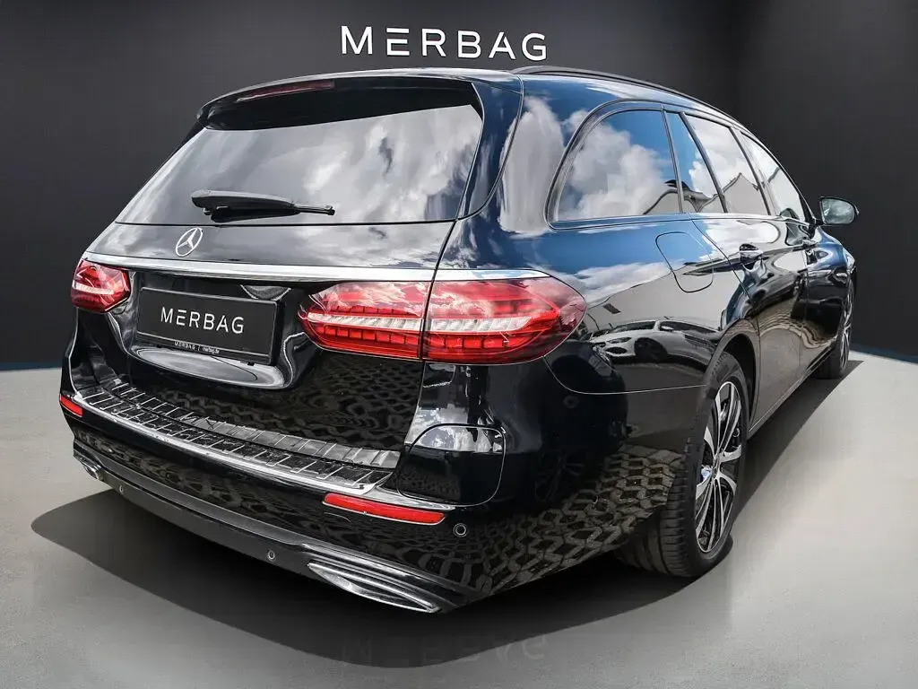 Gebraucht Mercedes E300 Avantgarde 194 PS (142 kW) 2022 Schwarz Limousine