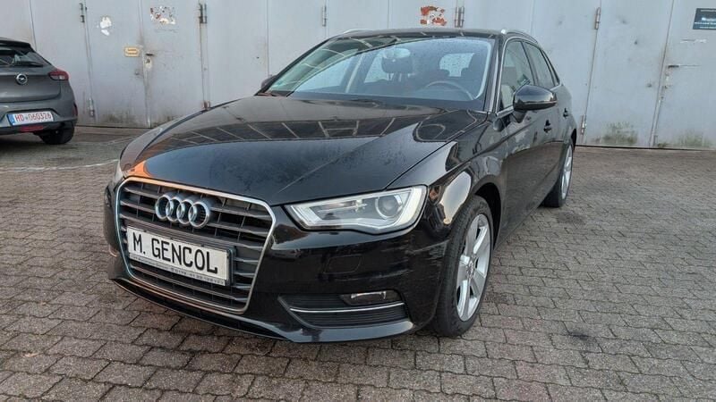 Schwarz Gebraucht 2013 Audi A3 Sportback Ambition Kombi | 8.450 € (Etwas zu teuer) - Bild 1/4