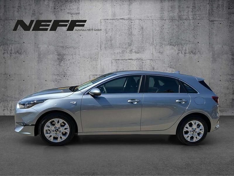 Neu Kia Ceed Vision 140 PS (102 kW) 2025 (css) lunar silver m Kleinwagen