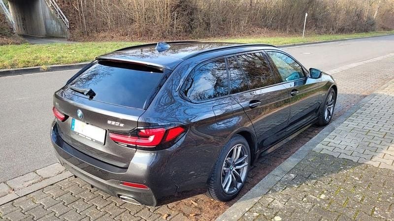 Gebraucht BMW 530e Shadowline 292 PS (214 kW) 2022 Schwarz Kombi