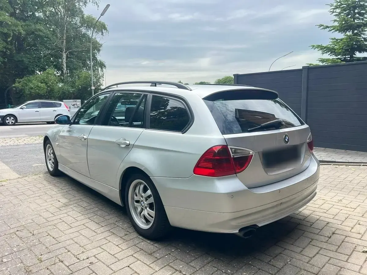 Gebraucht BMW 320 143 PS (105 kW) 2007 Grau Kombi