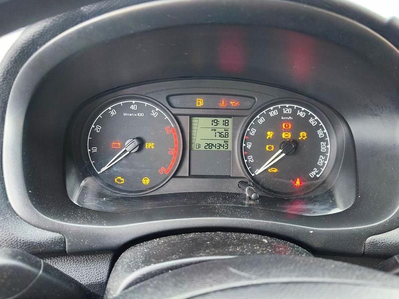 Schwarz Gebraucht 2007 Skoda Fabia Classic Limousine | 1.300 € (Etwas zu teuer) - Bild 1/4